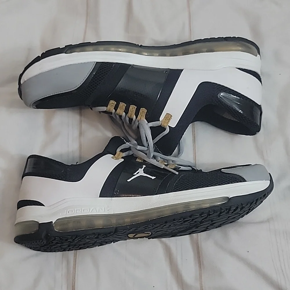 Jordan Alpha Trunner Max Mens size 13 White Black and Gray 2011 Hardly Worn